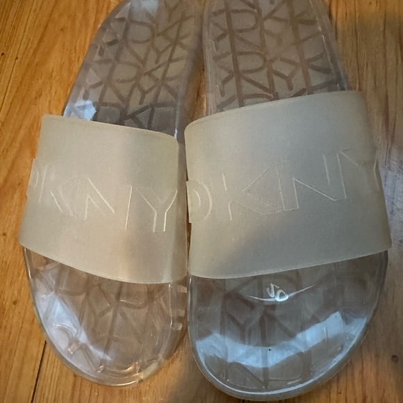 DKNY Slippers - Picture 2 of 3